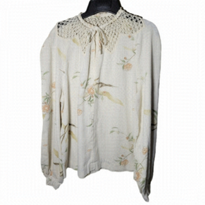 1960s handmade vintage blouse small fine point crochet cuff sleeve tie at neck